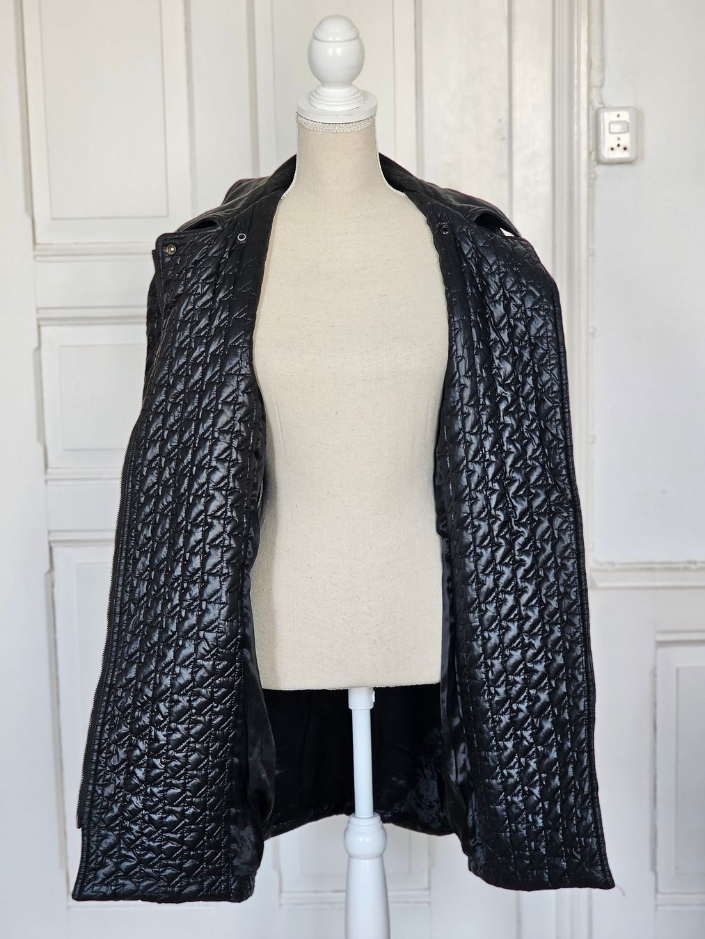 Marc Jacobs Cappotti: Schwarzer gesteppter Mantel, Marc Jacobs, Leder, Gr. M – Usato da Ried-Brig venduto da Zzyzx 6