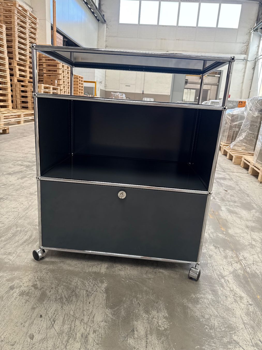 USM Étagères: USM Haller Sideboard Anthrazitgrau auf Rollen ab 1.CHF 001 – D'occasion à Balsthal par Designhaus.Schmitt 6