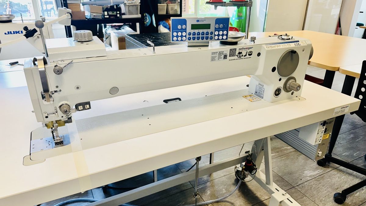 Dürkopp Macchine da cucire: MACHINE À COUDRE INDUSTRIELLE DÜRKOPP ADLER ZIGZAG et DROITS – Nuovo (secondo la descrizione) da bellevue venduto da azi_x2tz