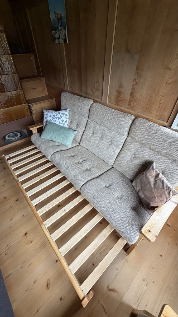 Divani: FERIENHAUSFEELING - SOFA mit 2 SESSELN & TISCHLI – Usato da Nidfurn venduto da cejeisda 3