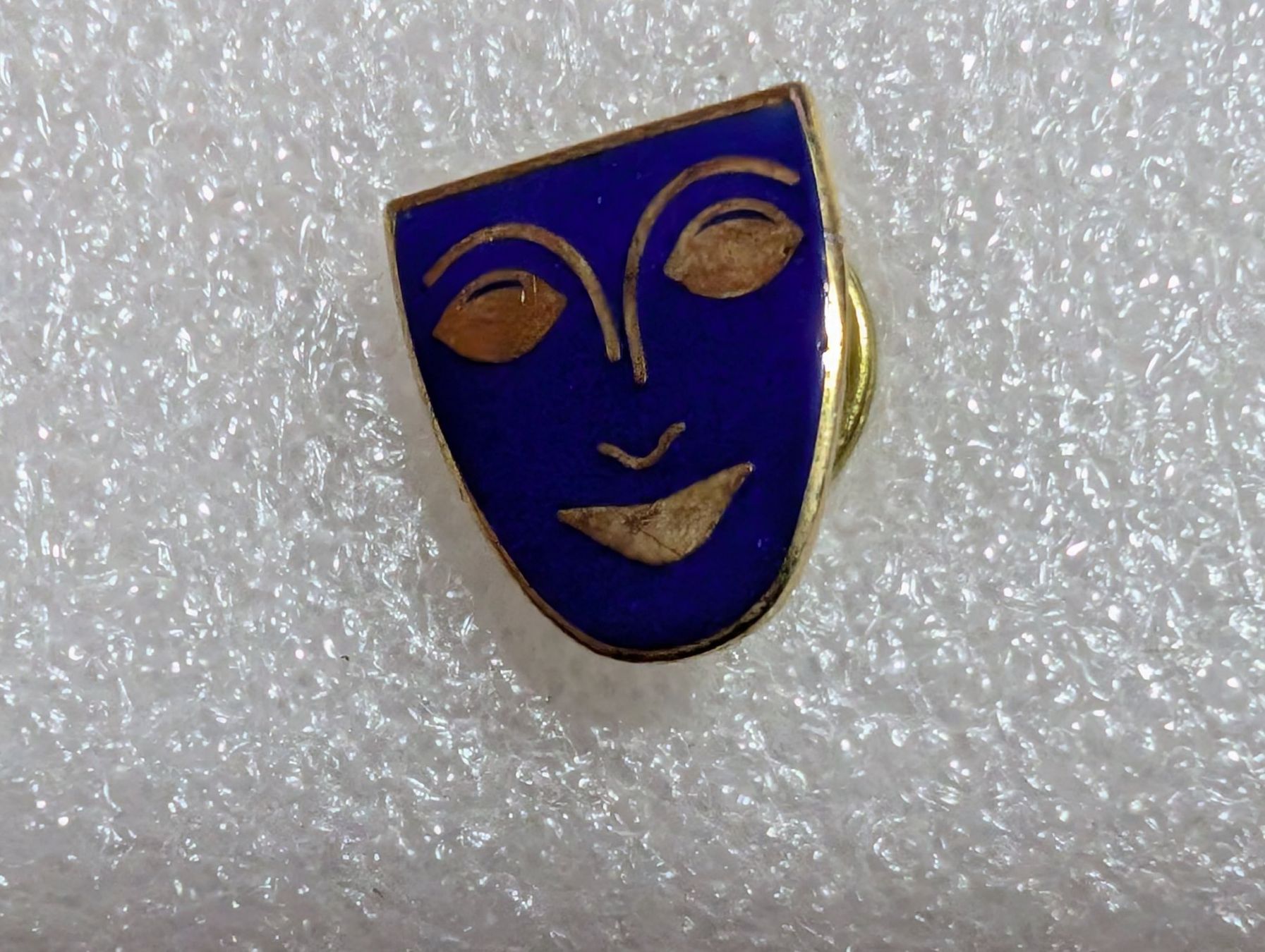 Plaketten & Abzeichen: Ansteckpin 255: Maske – Gebraucht aus Oppligen von Pin-Fall-Shop
