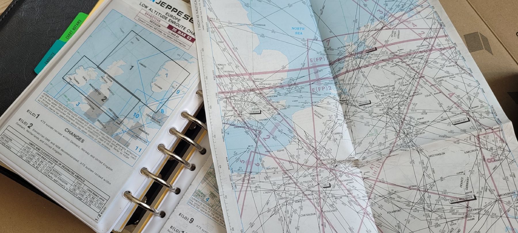 Bücher: 6 Jeppesen Ordner mit Flugnavigationskarten – Gebraucht aus Mastrils von csbeko 6