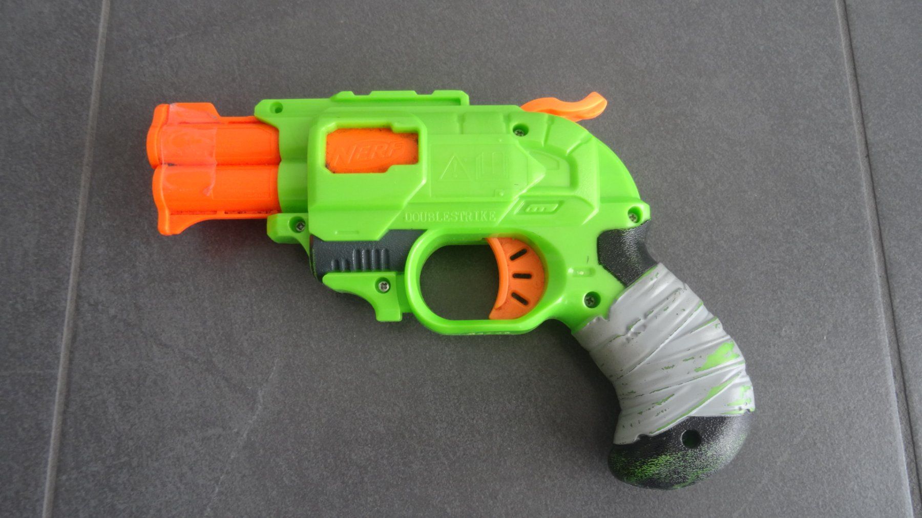 Nerf Giocattoli: Nerf Zombie Strike Doublestrike Blaster – Usato da Beinwil am See venduto da den_p9db 1