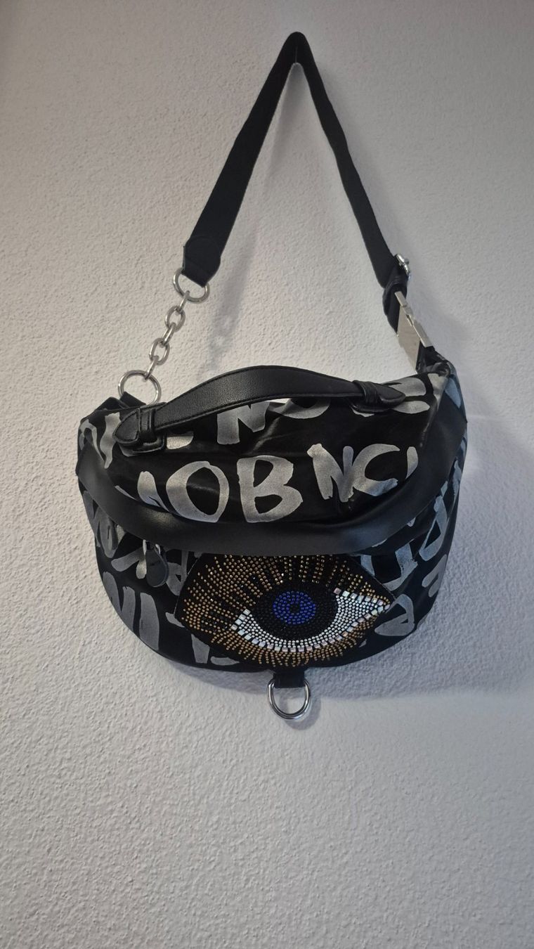 Borse: Marsupio con occhio strass – Nuovo (secondo la descrizione) da Giubiasco venduto da Stefaniav