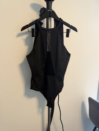 Body noir sans manches avec empiècement en filet, noir