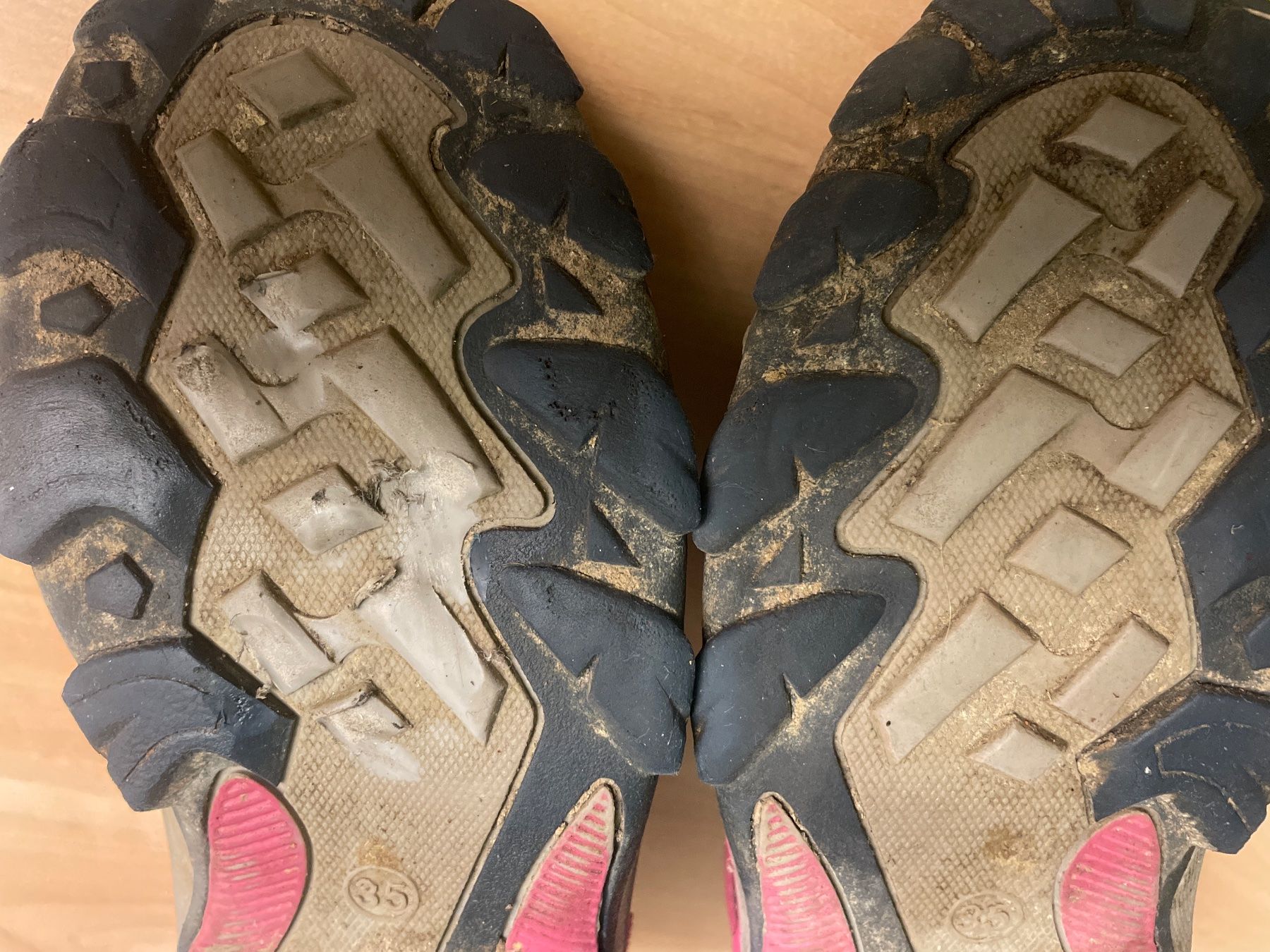 Scarpe per ragazze: Wanderschuhe Waterproof Gr. 35 – Usato da Obergerlafingen venduto da cabo4 3