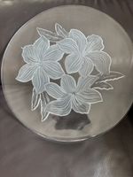 Elegante Glasplatte mit Blumenmuster, Servierteller