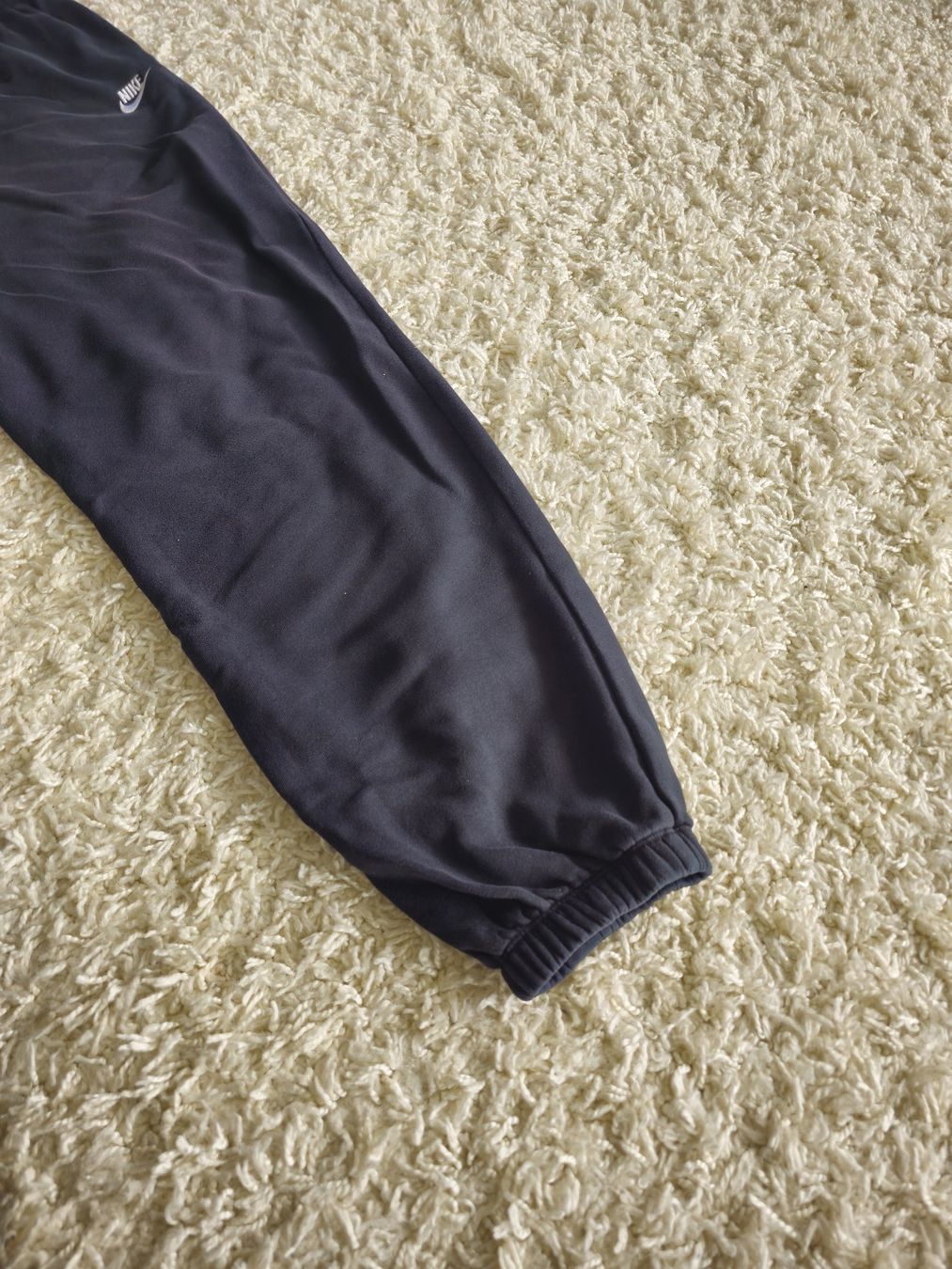 Nike Pantaloni: Herren Nike Trainingshose, Grösse S, dunkelgrau – Usato da St.Gallen venduto da amaka01 3