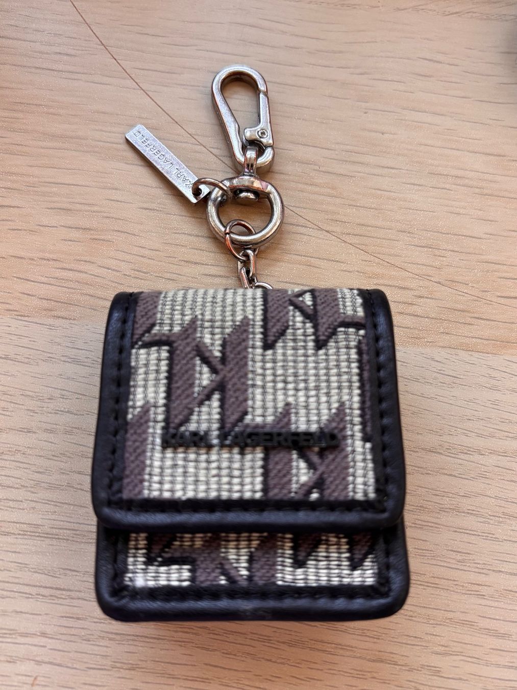 Karl Lagerfeld Schlüsselanhänger & - bänder: Porte-clés Karl Lagerfeld avec logo – Gebraucht aus Veyrier von MargaritaR 1