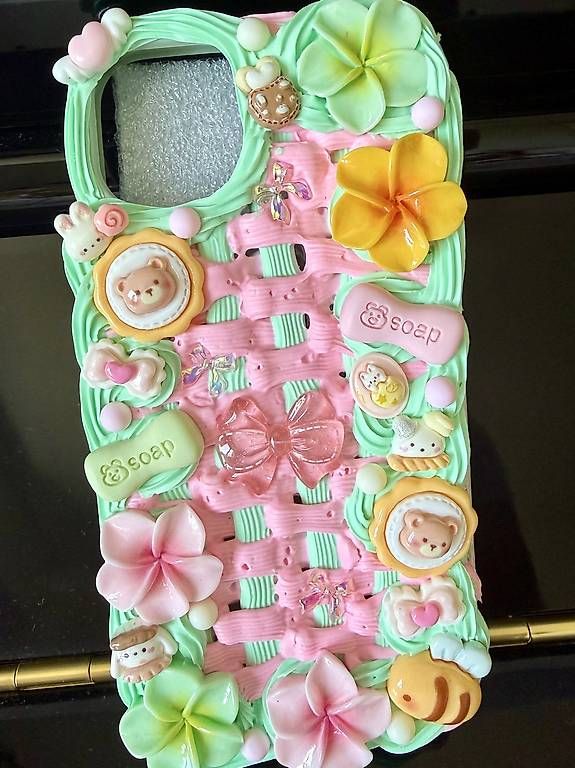 Coques & Protection écran: Coque d'iPhone 13 fait main – D'occasion à Pully par ake_g7yc