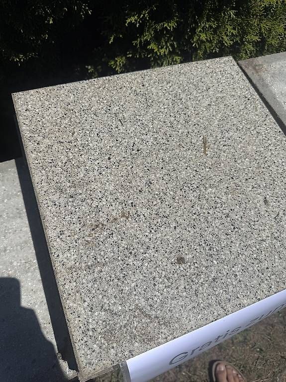 Rivestimenti per pavimenti: Steinplatten Steinfliessen gratis abzugeben – Usato da Wil ZH venduto da BigDealer