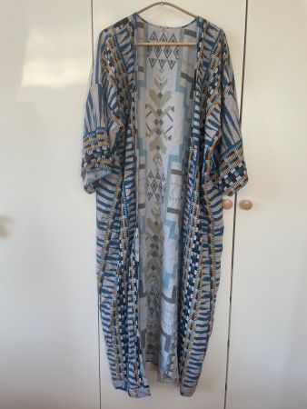 Leichter, langer Kimono / Kaftan mit Ethno-Muster (one size)