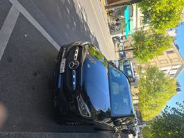 Mercedes-Benz GLA 200 voiture noire occasion état bon