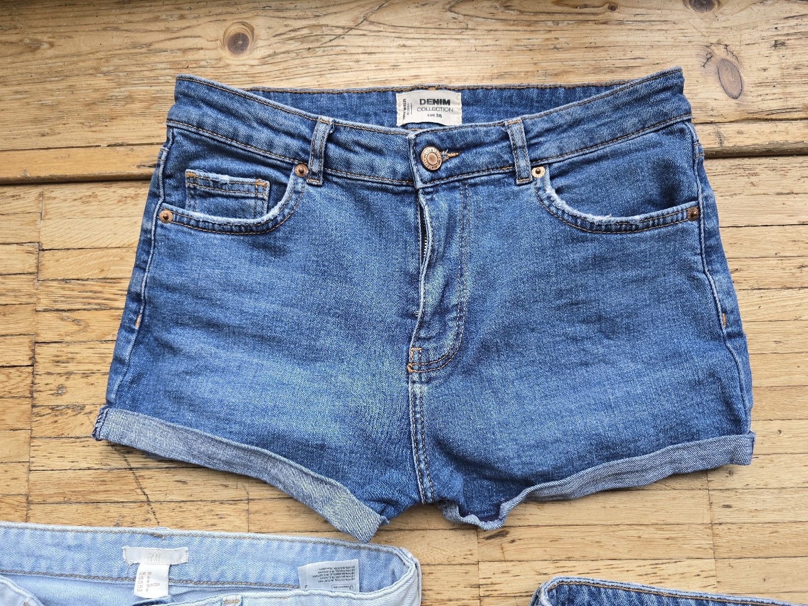 H&M Pantaloni: 2 tolle Hotpants in Gr.38 – Usato da Dübendorf venduto da jep76 2