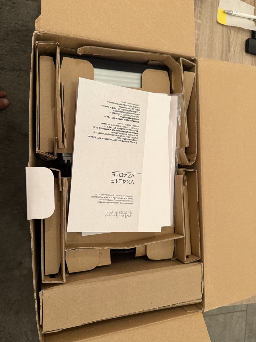 Radio: Clarion VX401E état neuf – Nuovo e nell'imballaggio originale da Courrendlin venduto da djooo 1