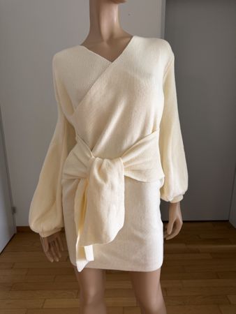 Fashion Nova Strickkleid Wickeloptik Creme Gr. M Beige Kleid