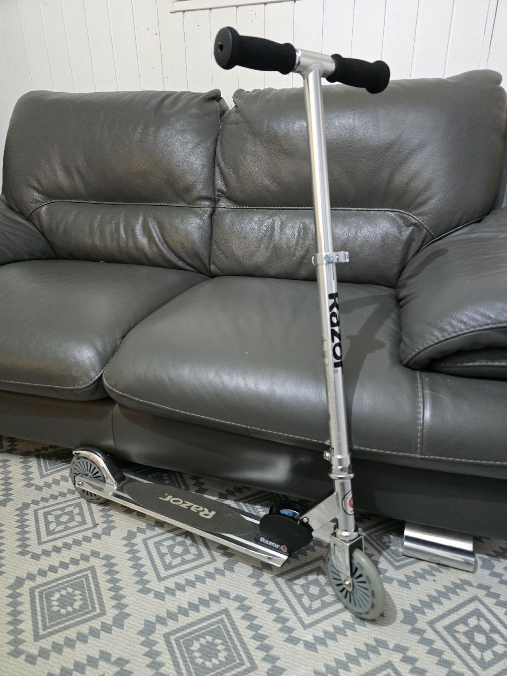 Scooters: Razor Scooter foldable silver like new condition – Gebraucht aus Thalwil von yan_wp8g 4