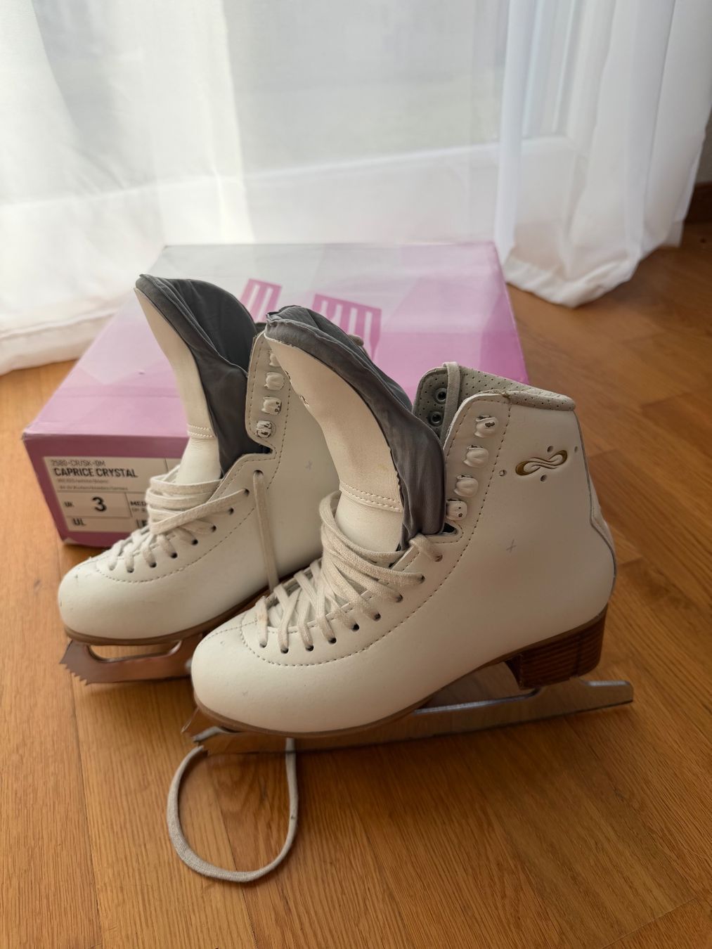 Graf Schlittschuhe: Eislaufschuhe Graf Caprice Crystal gross 35 – Gebraucht aus Kreuzlingen von fra_95nj 2