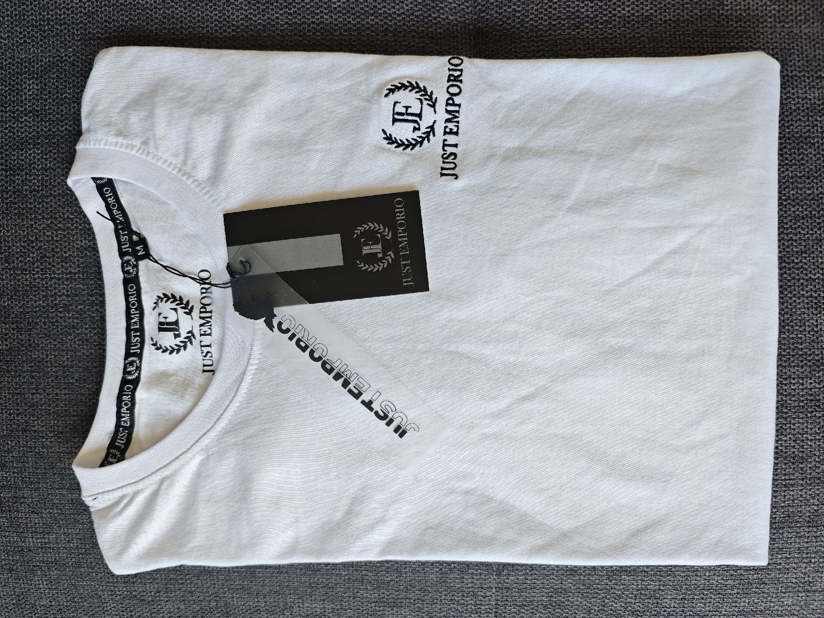 T-shirt: Emporio t-shirt – Nuovo e nell'imballaggio originale da Meyrin venduto da Muchacho7 1