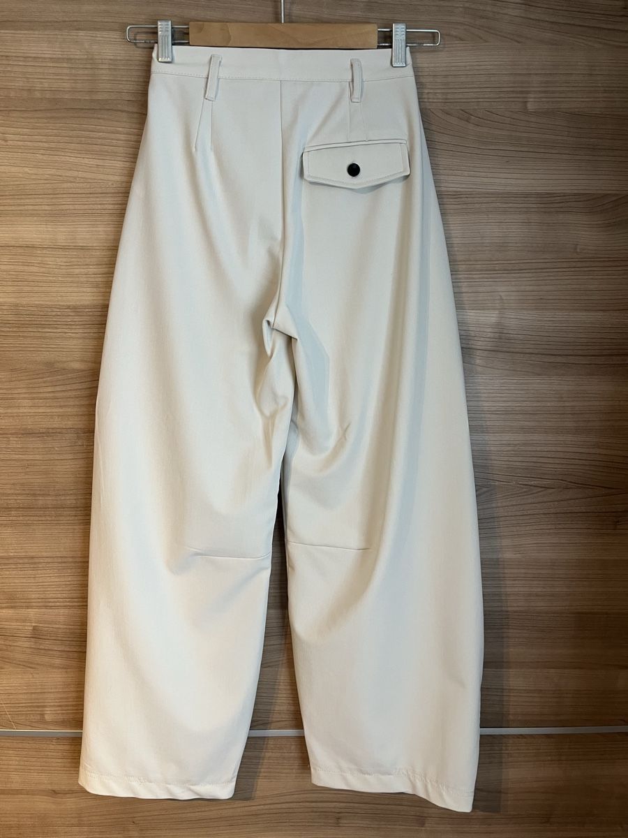 Bershka Pantaloni: Bershka Barrel Ecru Gr.32 – Usato da Einsiedeln venduto da Nomi05 1