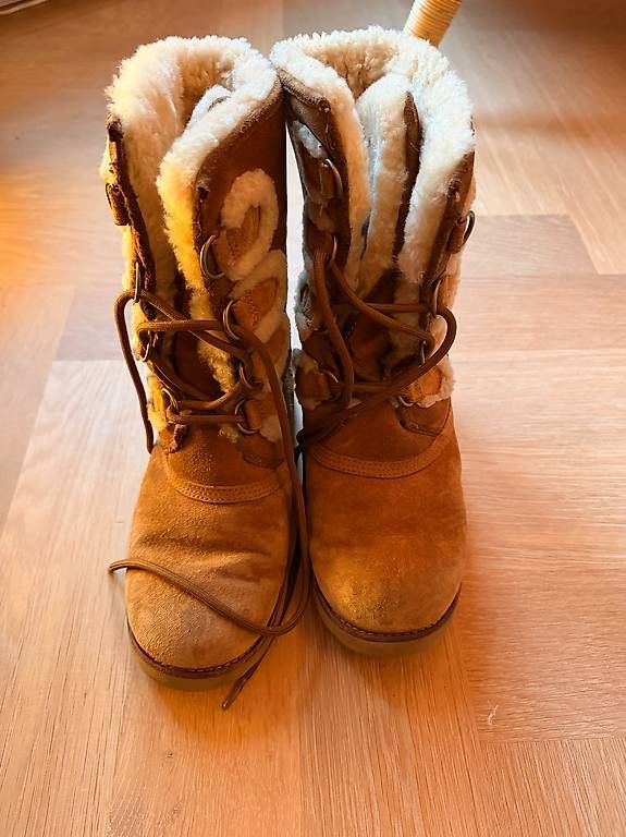 Scarpe da donna: UGG Schnürstiefel Lammfellboots – Usato da Zürich venduto da leo_zx2x