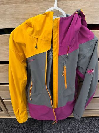 Mammut Drytech Premium Jacke, Softshell Jacke und Mütze