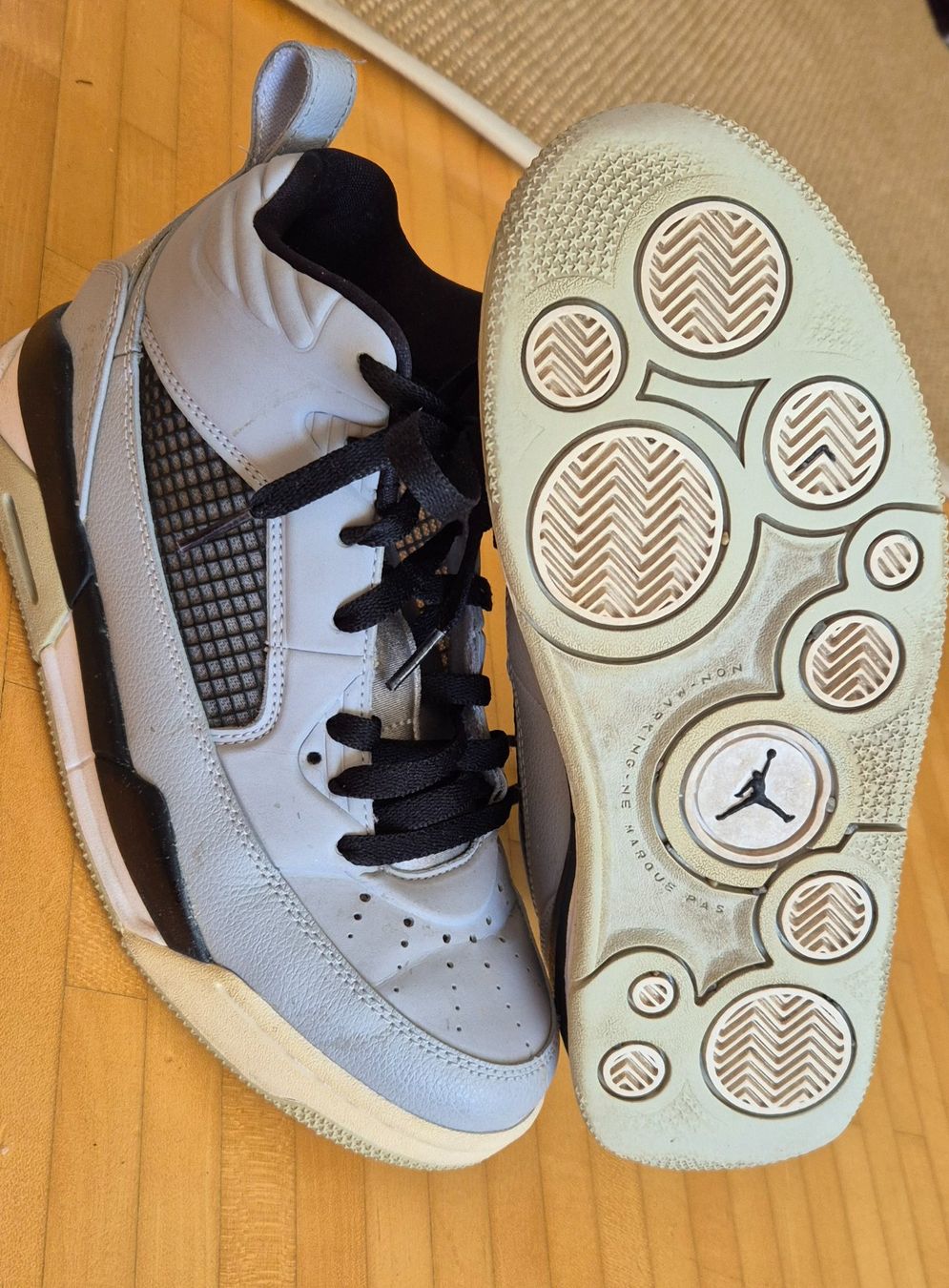 Jordan Herrenschuhe: Air Jordan Flight 9.5 Wolf Grey Black Yellow – Gebraucht aus Villars-sur-Glane von Verocac 2