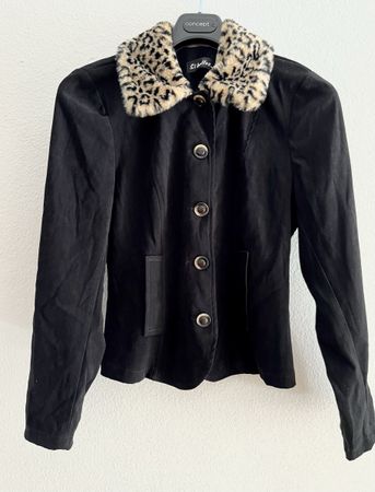 SCHWARZE LEICHTE JACKE MIT LEO-KRAGEN Gr. S