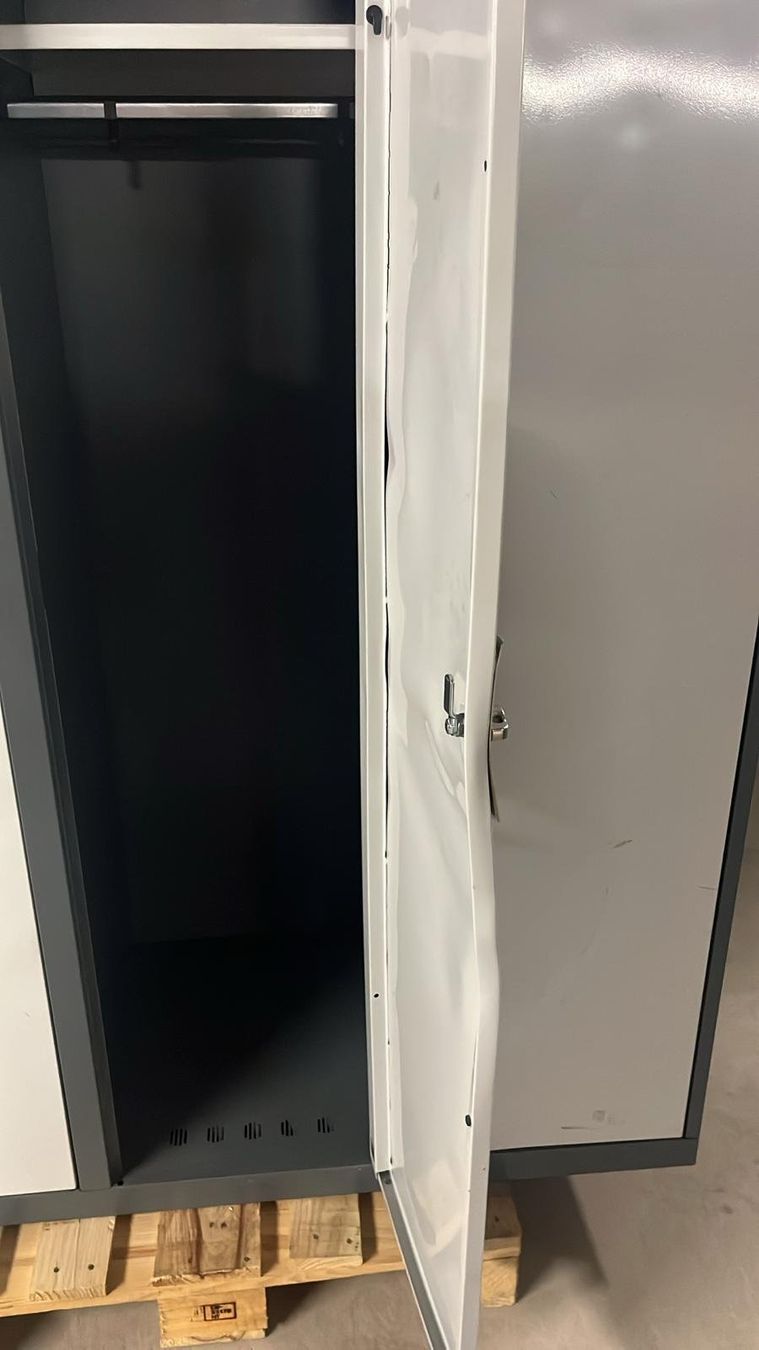 Lista Porte manteau: Lista Graderobenschrank, Spind 3fach – D'occasion à Berlingen par mar_j9wt 2