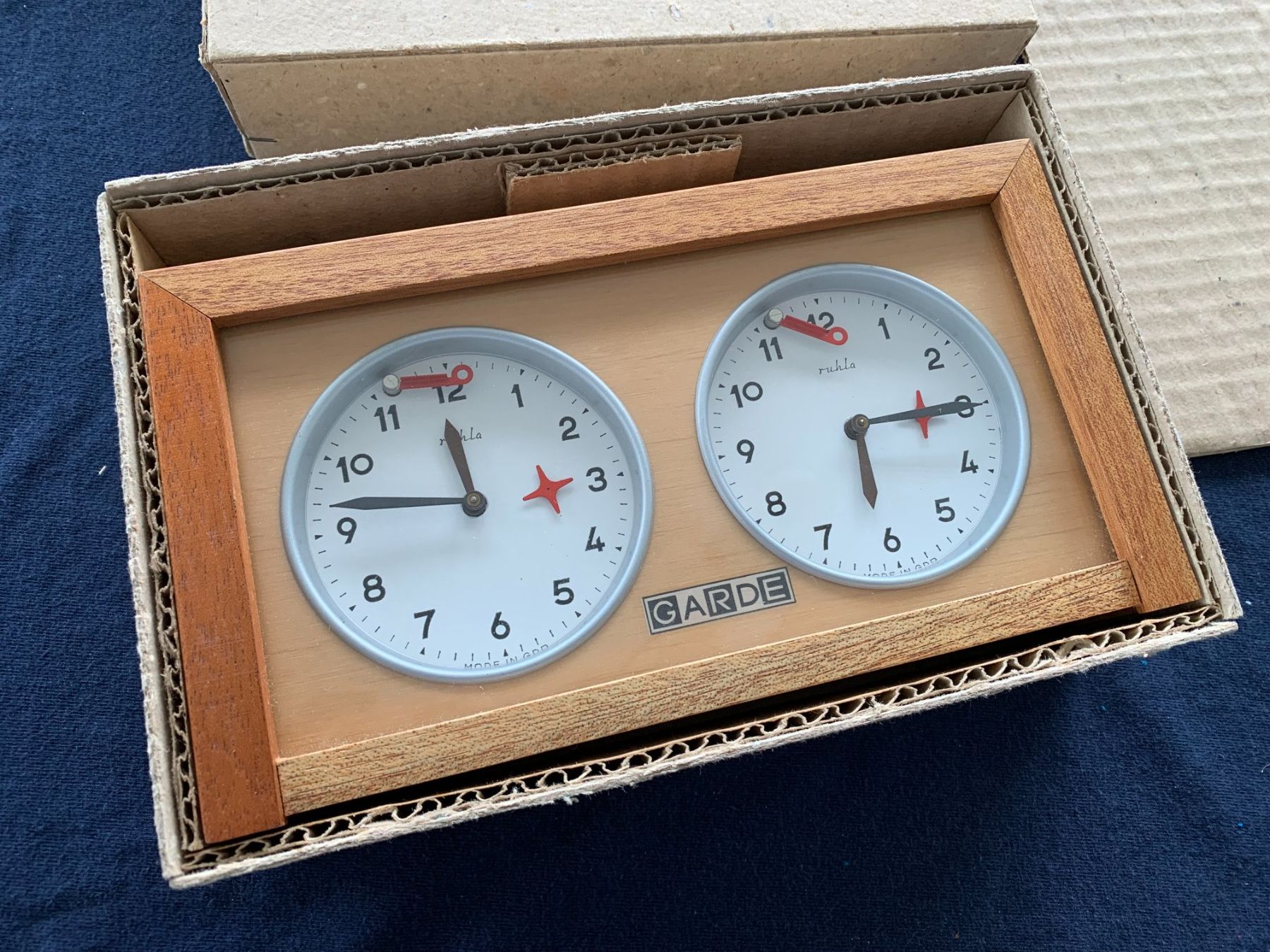 Stand- & Wanduhren: Garde Schachuhr aus 1978 – Gebraucht aus Steinerberg von pamplemousse888