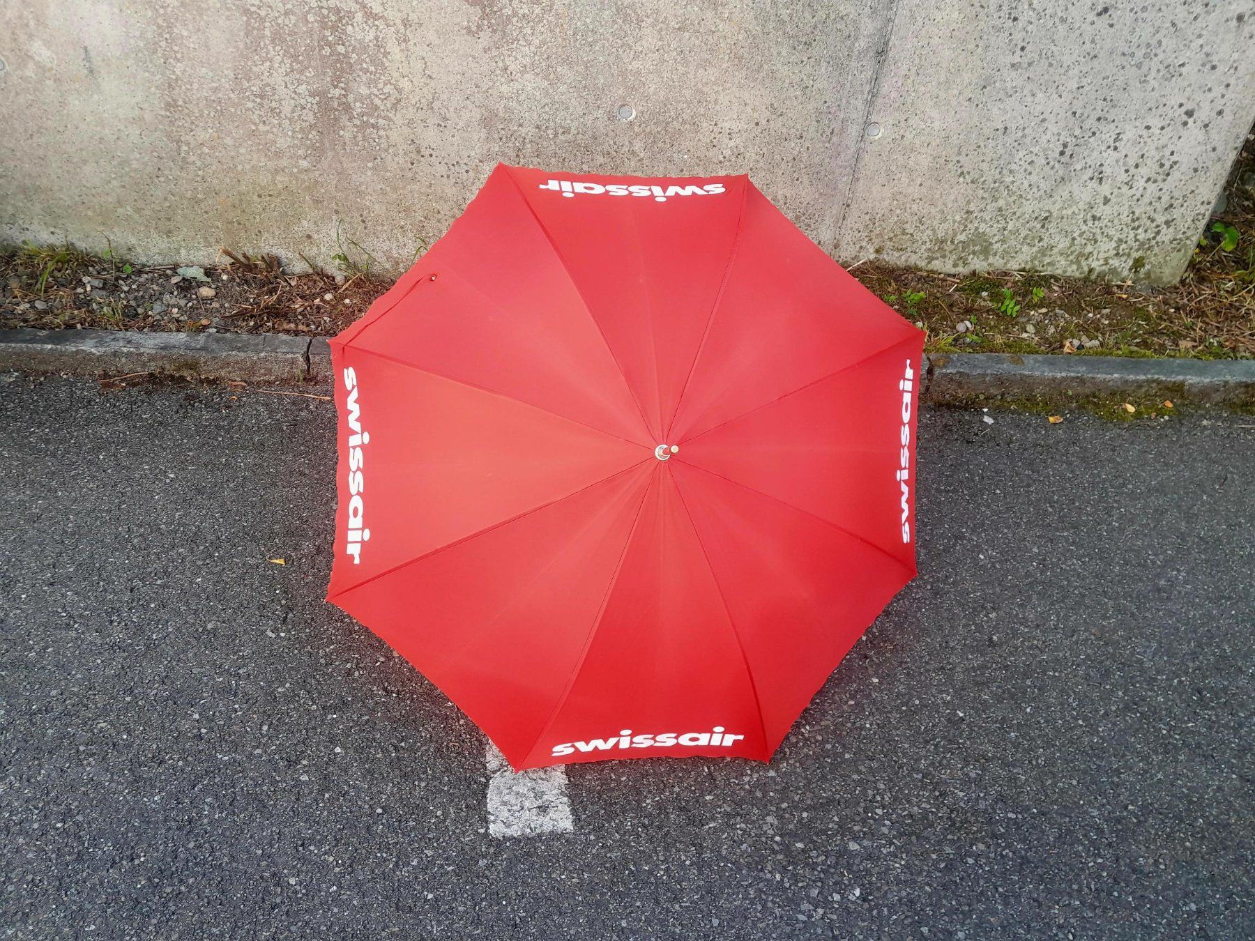 Swissair Regenschirme: Swissair Vintage Regenschirm – Gebraucht aus Männedorf von Bel-view