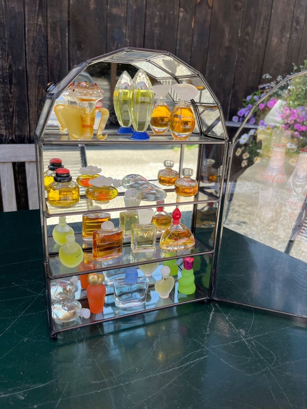 Saint Laurent Profumi & Eau de Toilette: Diverse Mini Parfums inklusive Glasvitrine – Usato da Otelfingen venduto da Yossi-68