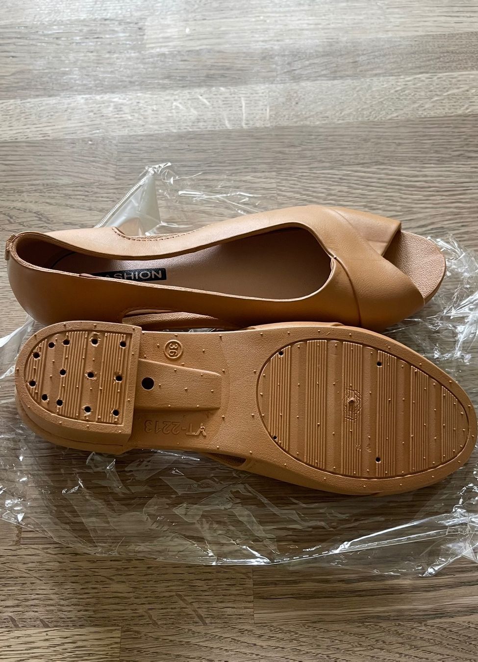 Scarpe da donna: Neue offene Schuhe hellbraun Grösse 36 – Nuovo e nell'imballaggio originale da Wetzikon ZH venduto da Schrungus 1