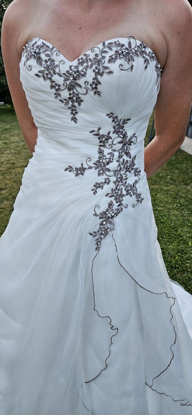 Vestiti: wunderschönes Brautkleid von Merrys – Usato da Siebnen venduto da SchuJas 1
