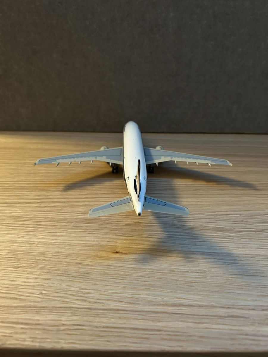 Airbus Kit di modellismo & Modellini statici: Airbus A340 , Massstab 1:200 – Usato da Ennetbaden venduto da pau_h6gg 2