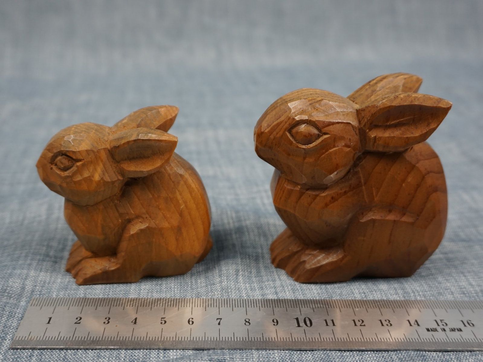 Figuren: Zwei Hasen Holzfiguren geschnitzt – Neu (gemäss Beschreibung) aus Diessbach b. Büren von Crocharry 2