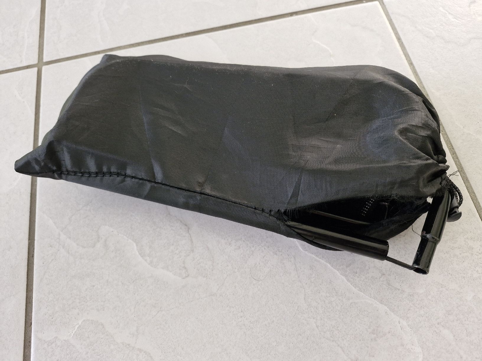 Sedie: 2 Klapphocker schwarz Metall Stoff mit Tragtasche – Usato da Frauenfeld venduto da Kasico 1