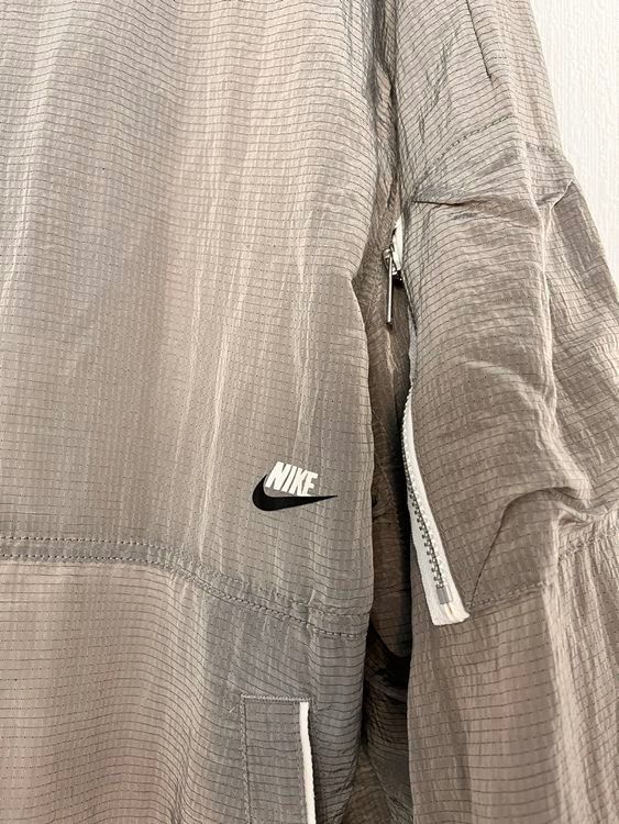 Nike Giacche: Nike Übergangsjacke, Top Zustand, Grösse M – Usato da Gümligen venduto da BazaarBazaar 1