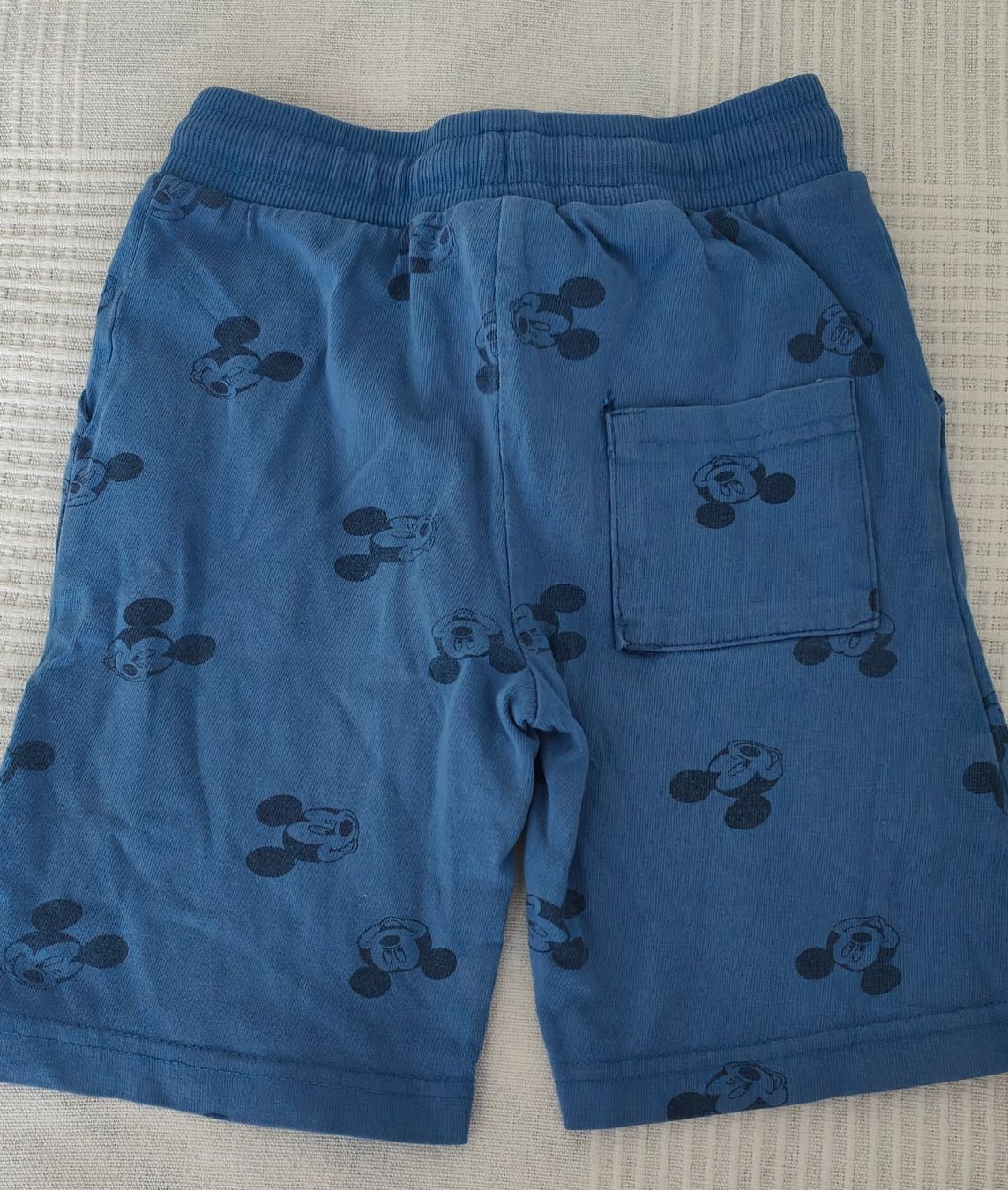 Pantaloni: Coole Mickey Mouse Shorts, Grösse 92/98 – Usato da Root venduto da GregorO 1