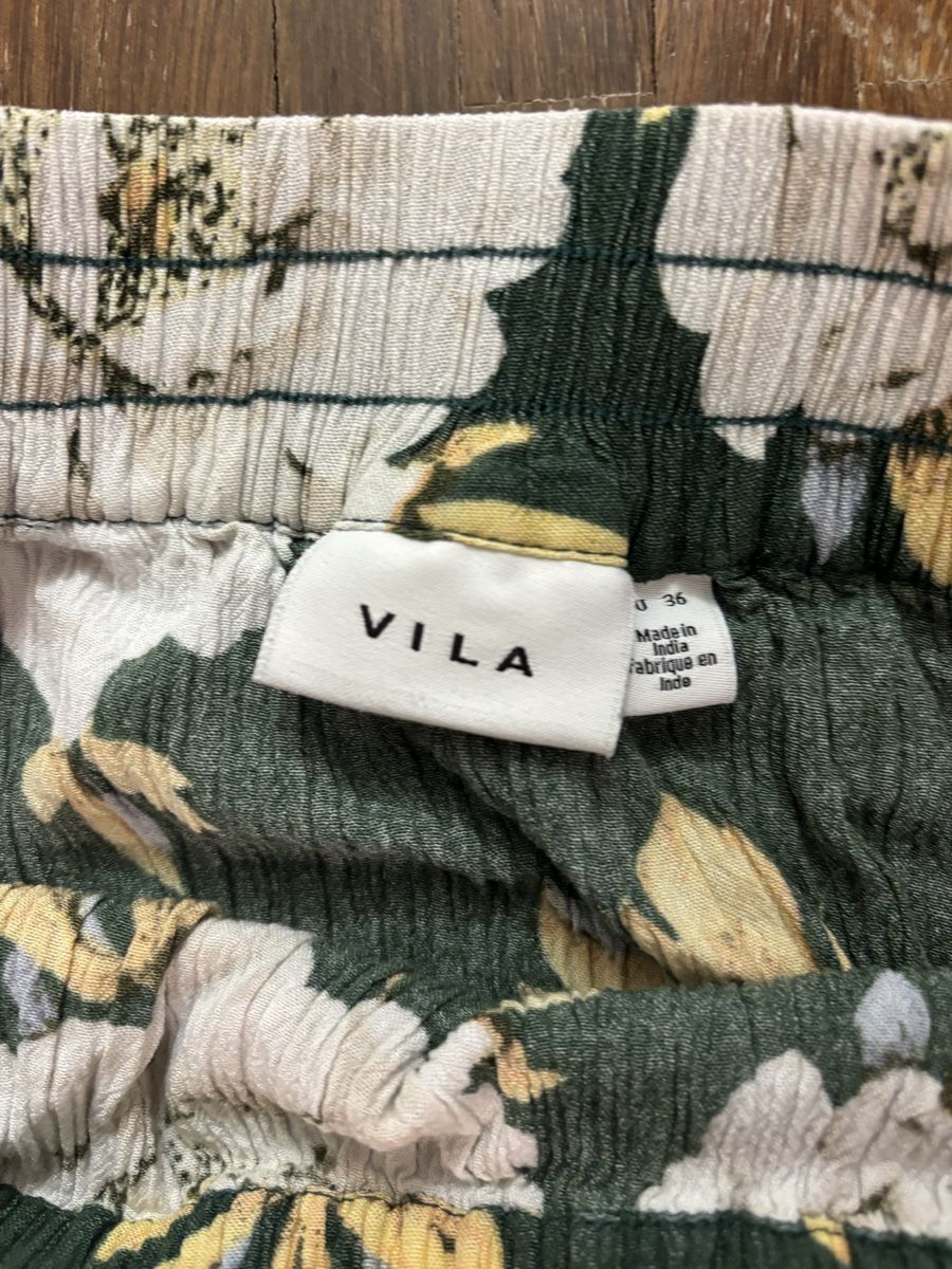 Vila Gonne: Vila Rock dunkelgrün Blumenmuster Groesse 36 – Usato da Hinwil venduto da liviipivii 2