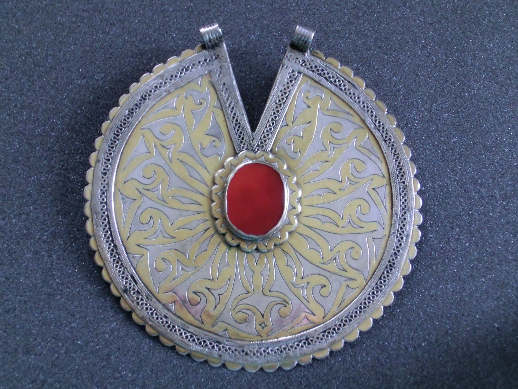 Ciondoli: ANTIKER BRUST - SCHMUCK DER TURKMENEN – Usato da Basel venduto da wyba44