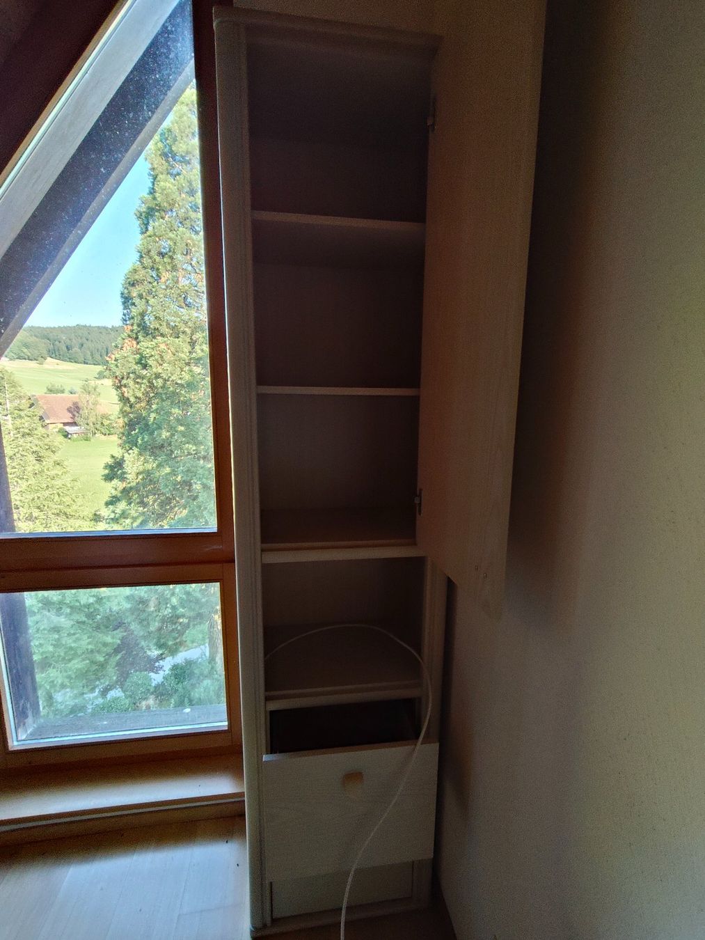 Armadi: Schrank – Usato da Triengen venduto da RealX 1