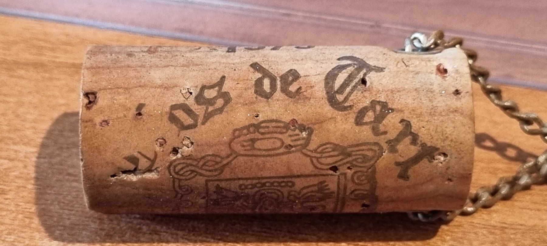 Schlüsselanhänger & - bänder: Bouchon Porte-clé Clos de Tard 1973 - Rare – Neu und originalverpackt aus Bure von chap981