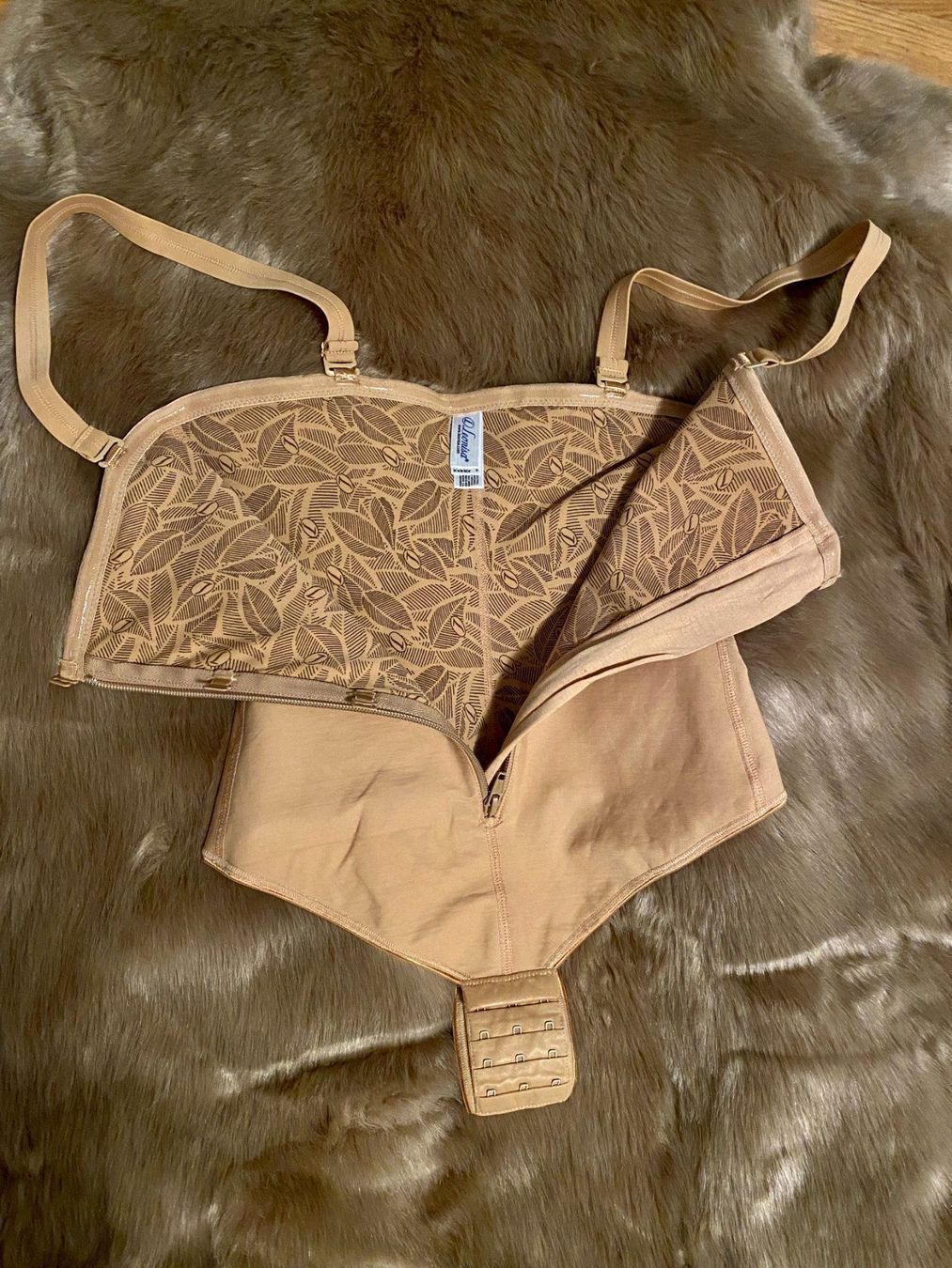 Altra biancheria intima: Trägerloser Body Shaper mit Thong M – Usato da Dübendorf venduto da Levintreyer 5
