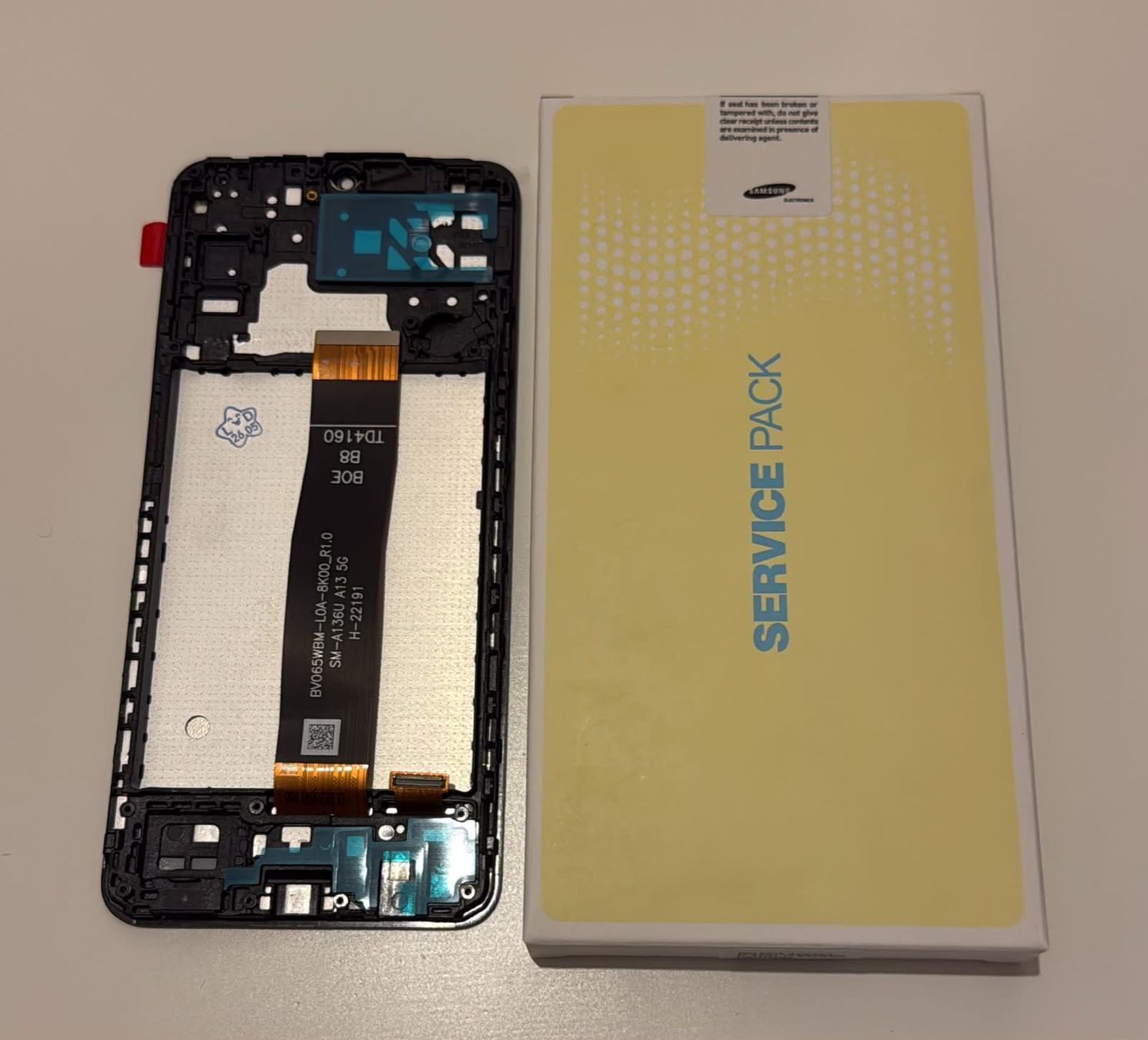 Telefoni cellulari / Smartphones: Display Original Samsung A13 . – Nuovo e nell'imballaggio originale da Leukerbad venduto da mig_8bbp 1