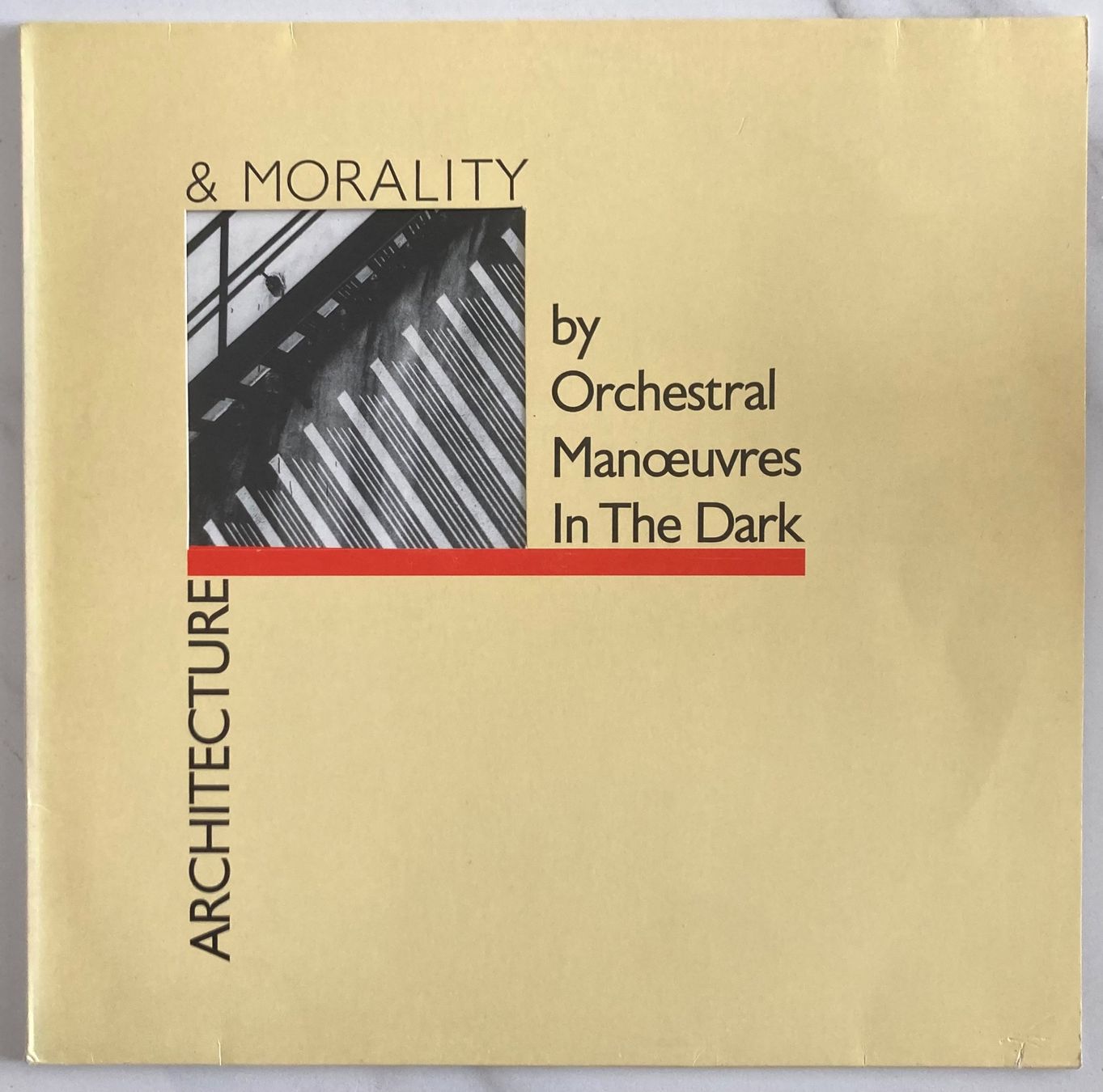 Dischi in vinile: ORCHESTRAL MANOEUVRE IN THE DARK - ARCHITECTURE & MORALITY – Usato da Poliez-Pittet venduto da Newtown-Records
