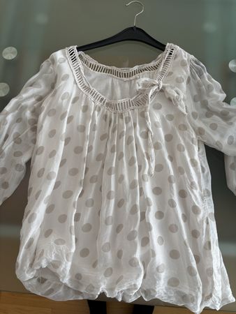Sommerbluse mit Punktemuster, Grösse M, Top Zustand!