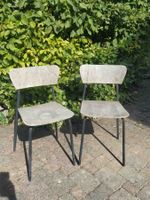 Deux chaises à repeindre/revernir