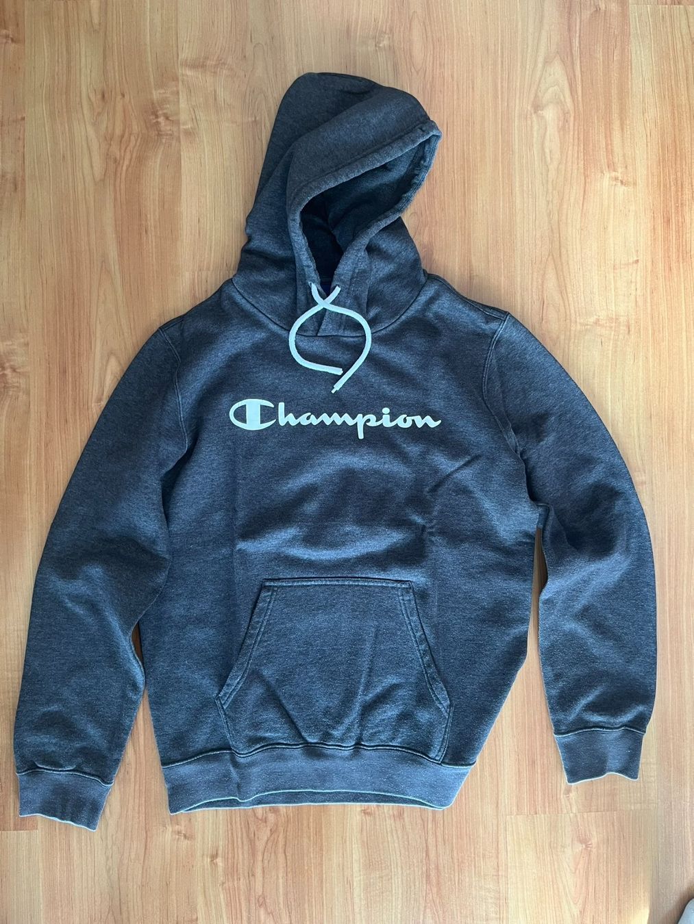 Champion Maglioni & Felpe: Sweatshirt Champion Taille M – Usato da Reconvilier venduto da __juulien__