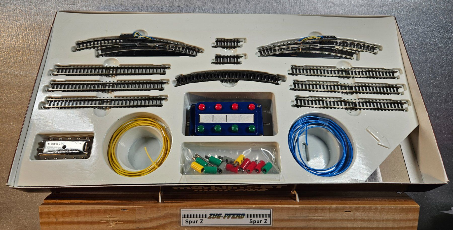 Märklin Modellini di ferrovie: 8193: Gleis-Packung T2 mit el.-mag. Bogenweichen, TOP! – Nuovo (secondo la descrizione) da Therwil venduto da ZUG-Pferd 1